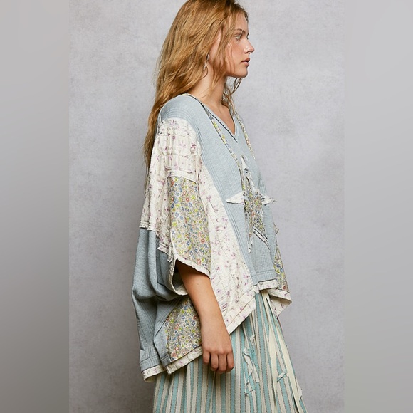 NEW POL Steel Blue Ribbed V Neck Star Patch Hooded Boho Top Size Medium - Picture 2 of 5